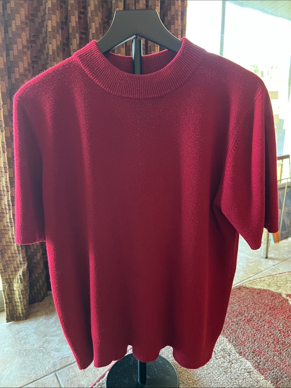 Women’s Burgundy Short-Sleeve Knit Sweater